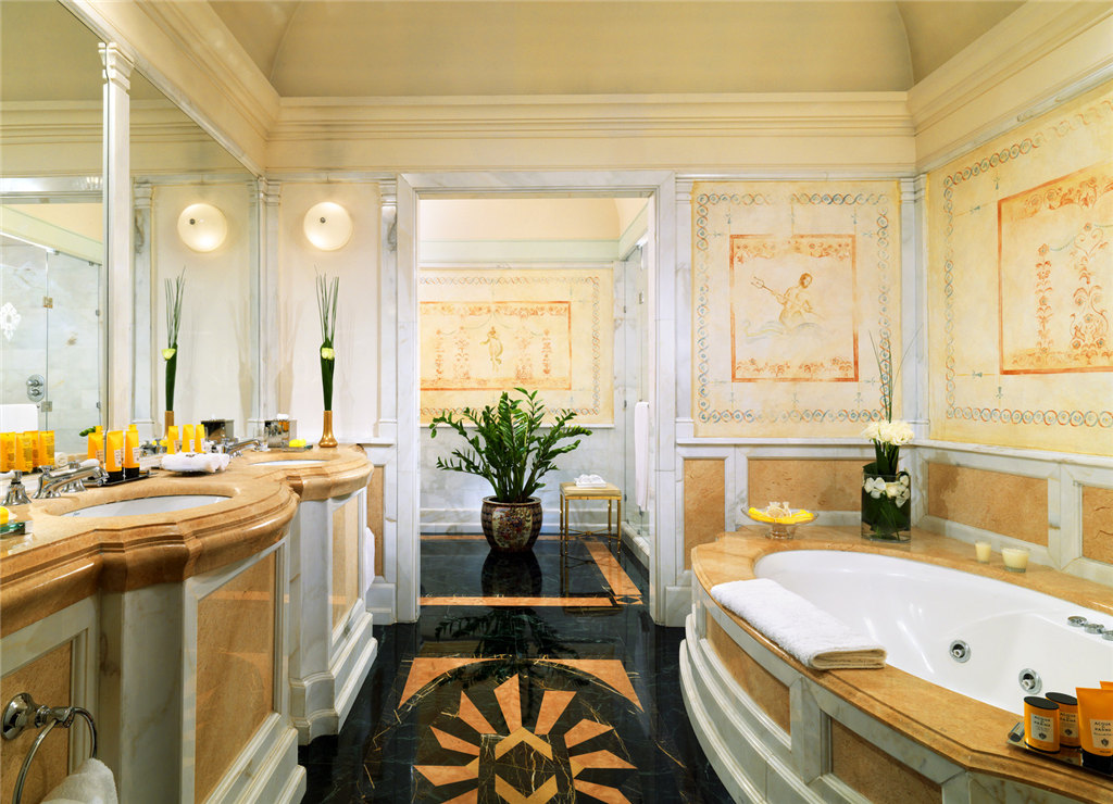 44)The St. Regis Grand Hotel, RomeDesigner Suite Bathroom Ĕz.jpg