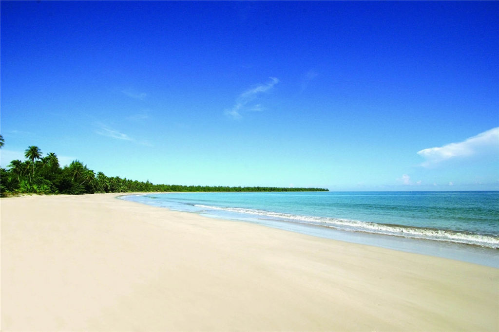 26)St. Regis Bahia Beach Resort, Puerto RicoWhite Bahia Beach Ĕz.jpg