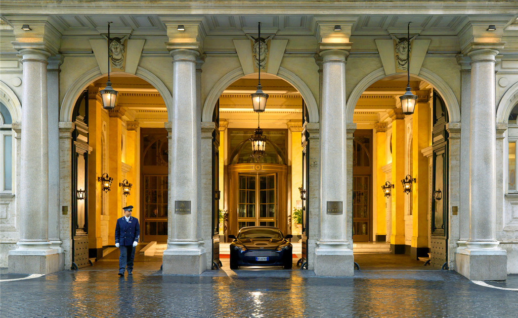 9)The St. Regis Grand Hotel, RomeEntrance Ĕz.jpg