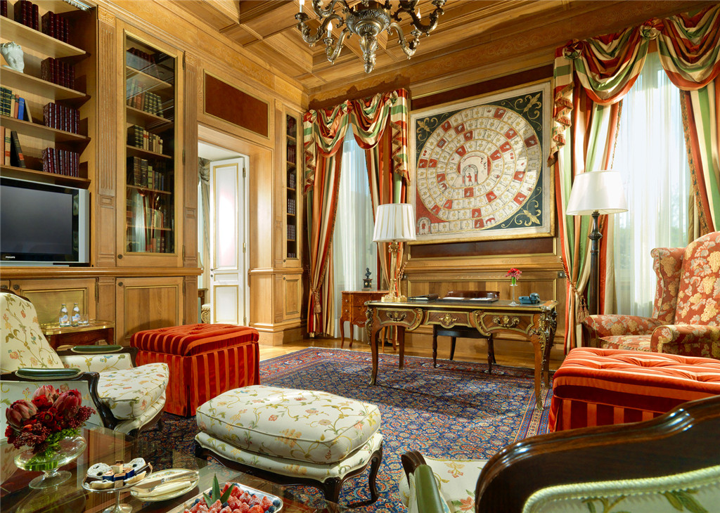 14)The St. Regis Grand Hotel, RomeRoyal Suite Studio Ĕz.jpg