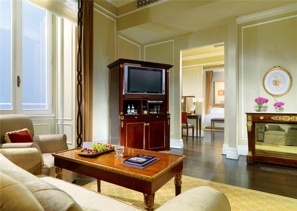 17)The St. Regis Grand Hotel, RomeJunior Suite Ĕz.jpg