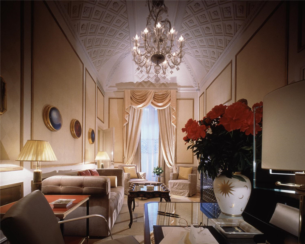 34)The St. Regis Grand Hotel, RomeDesigner Suite Living Room Ĕz.jpg