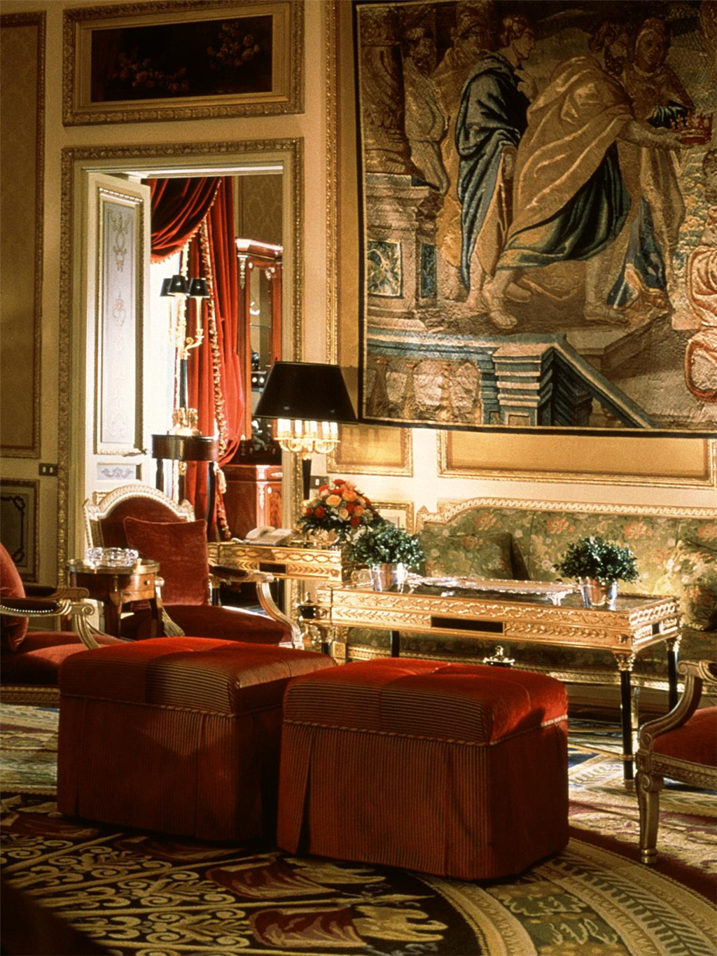37)The St. Regis Grand Hotel, RomeRoyal Suite Living Room Ĕz.jpg