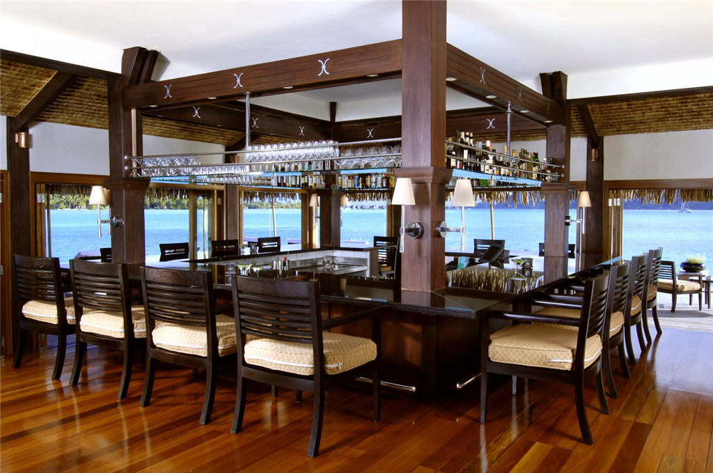 5)The St. Regis Bora Bora ResortLagoon Bar Ĕz.jpg