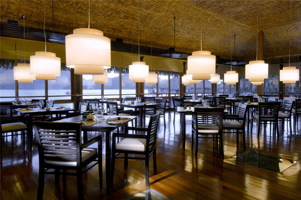 32)The St. Regis Bora Bora ResortLagoon Restaurant Ĕz.jpg