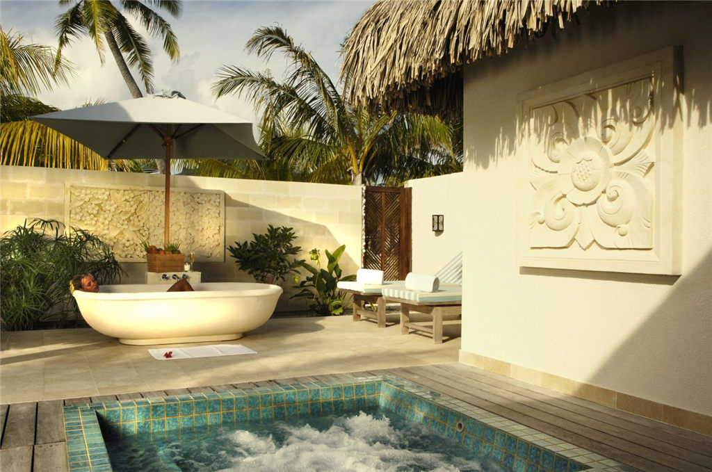 40)The St. Regis Bora Bora ResortSpa Suite\'s private outdoor area Ĕz.jpg