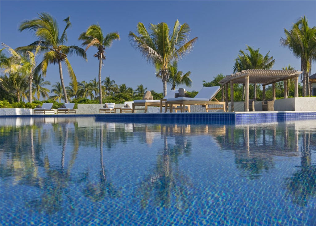 41)The St. Regis Punta Mita ResortBeach Club Pool Ĕz.jpg