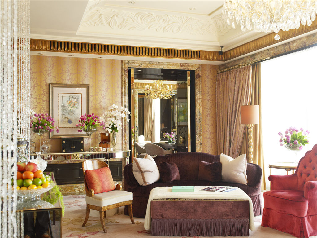 3)The St. Regis SingaporePresidential Suite Living Room - sofas and chairs Ĕz.jpg