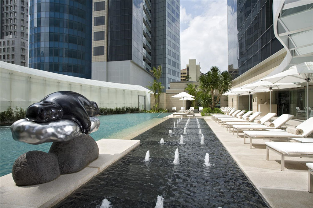 4)The St. Regis SingaporeTropical Spa Pool Ĕz.jpg