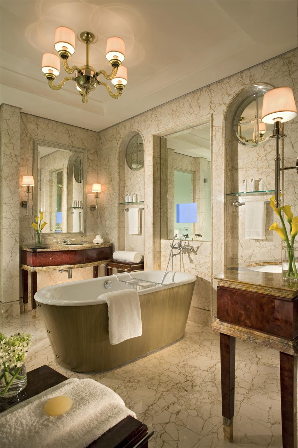 22)The St. Regis SingaporeExcutive Deluxe Room - Marble Bathroom Ĕz.jpg