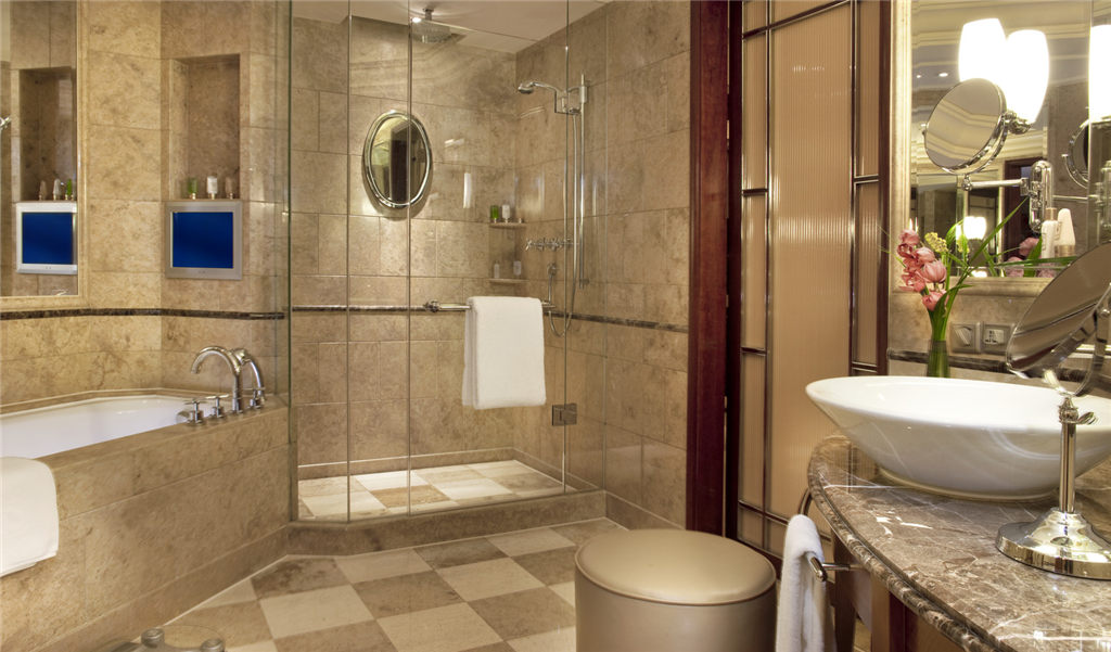 19)The St. Regis ShanghaiSpacious Bathroom Ĕz.jpg