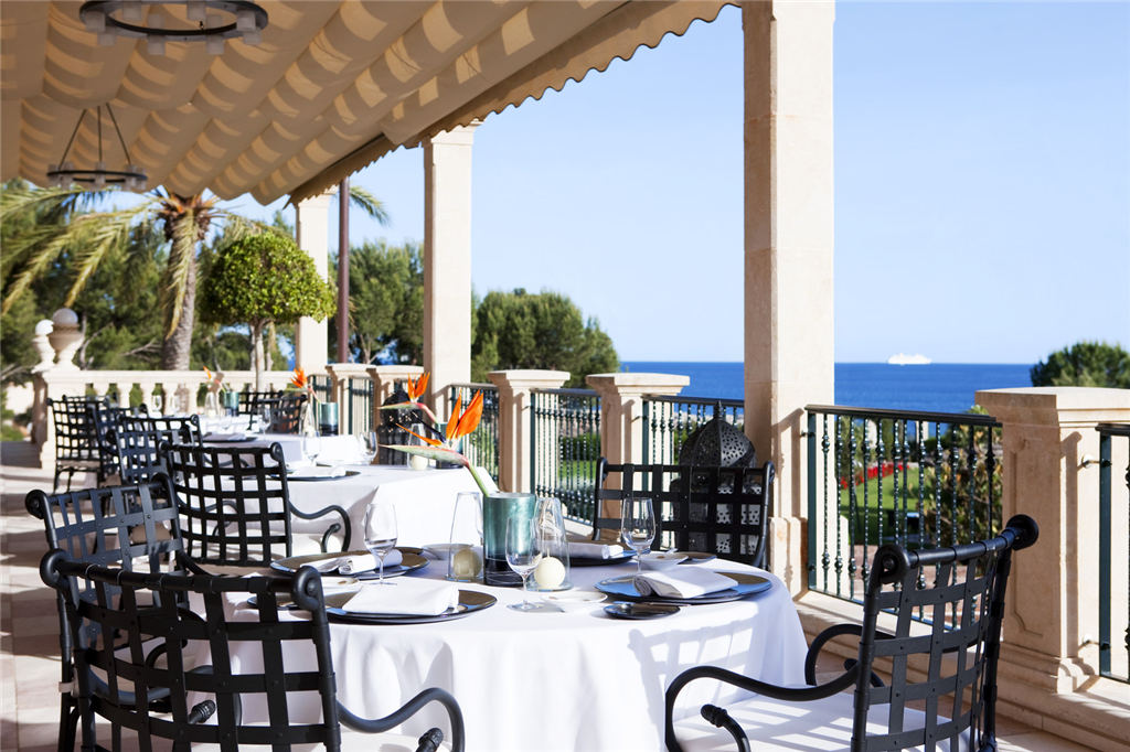 36)The St. Regis Mardavall Mallorca ResortEs Fum Restaurant terrace Ĕz.jpg